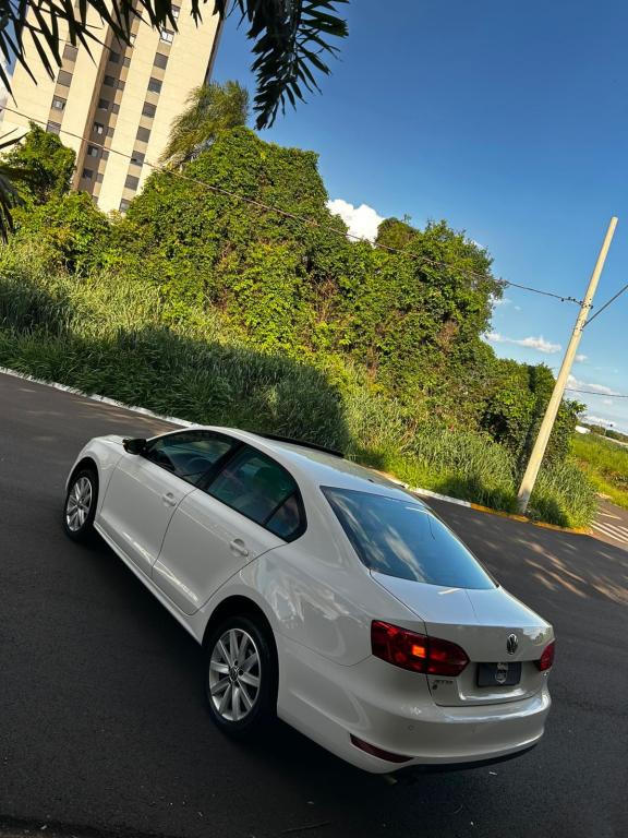 VOLKSWAGEN Jetta - Foto