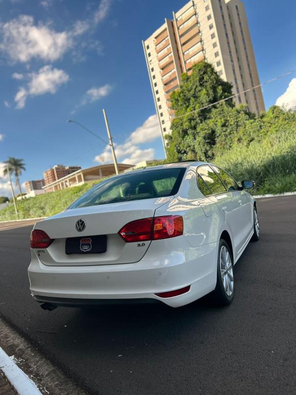 VOLKSWAGEN Jetta - Foto