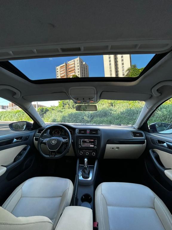 VOLKSWAGEN Jetta - Foto