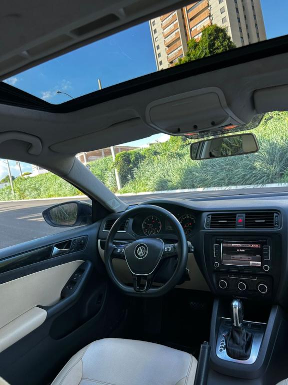 VOLKSWAGEN Jetta - Foto