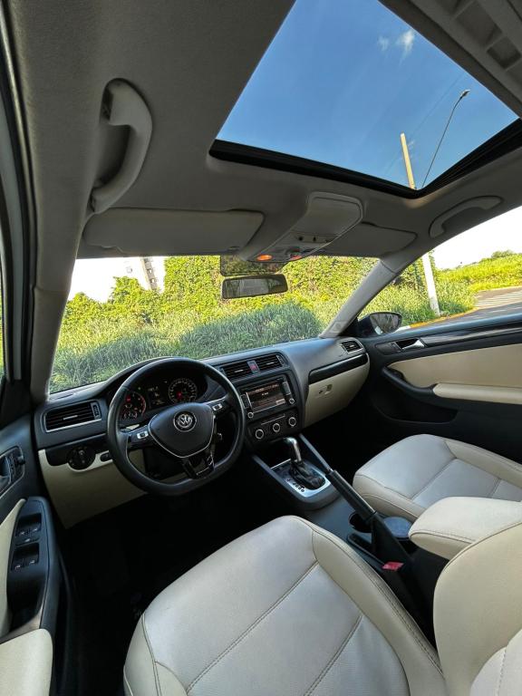 VOLKSWAGEN Jetta - Foto