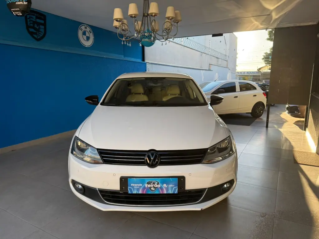 VOLKSWAGEN Jetta - Foto