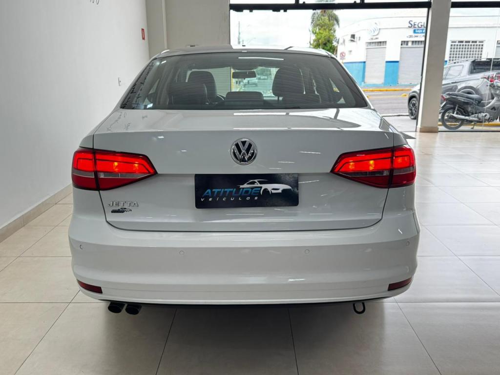 VOLKSWAGEN Jetta - Foto