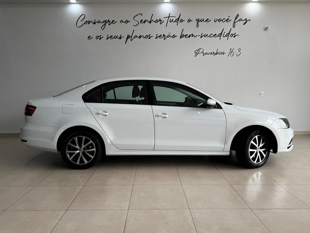 VOLKSWAGEN Jetta - Foto