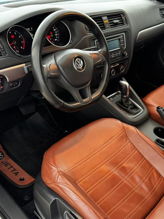 VOLKSWAGEN Jetta - Foto