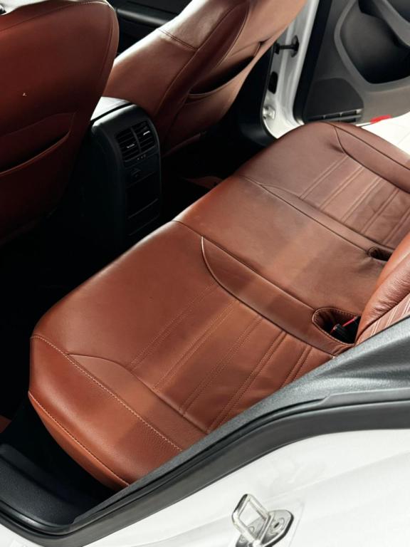 VOLKSWAGEN Jetta - Foto