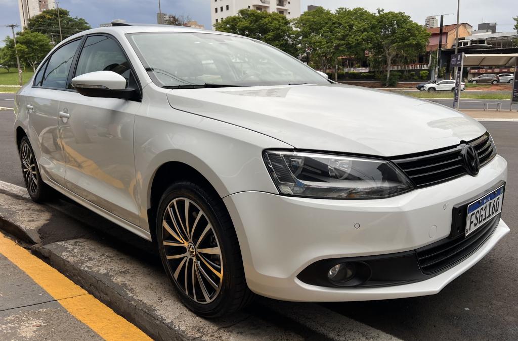 VOLKSWAGEN Jetta - Foto