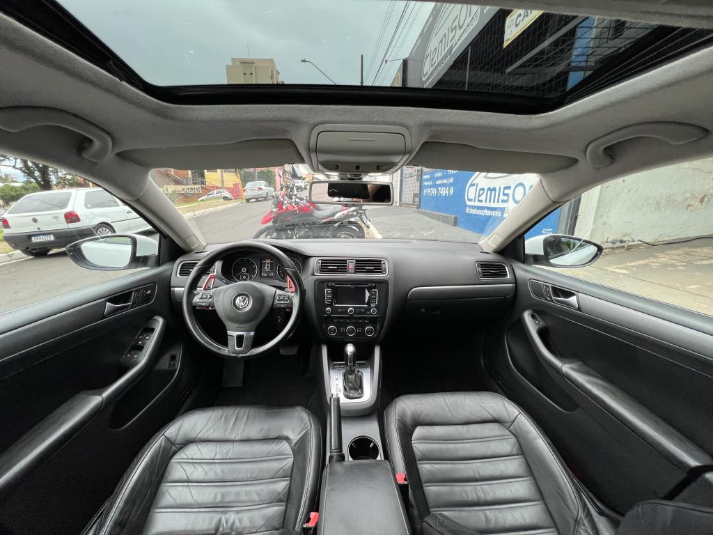 VOLKSWAGEN Jetta - Foto