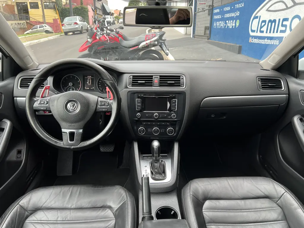 VOLKSWAGEN Jetta - Foto