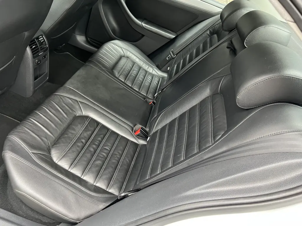 VOLKSWAGEN Jetta - Foto