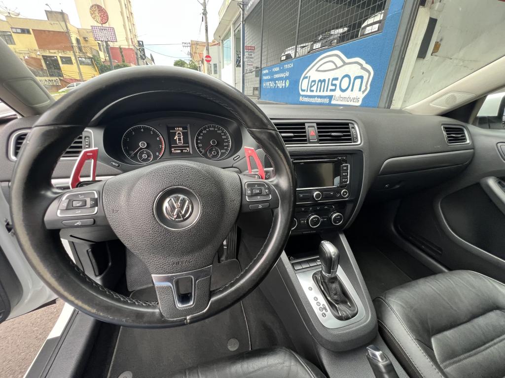 VOLKSWAGEN Jetta - Foto