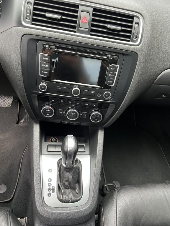 VOLKSWAGEN Jetta - Foto