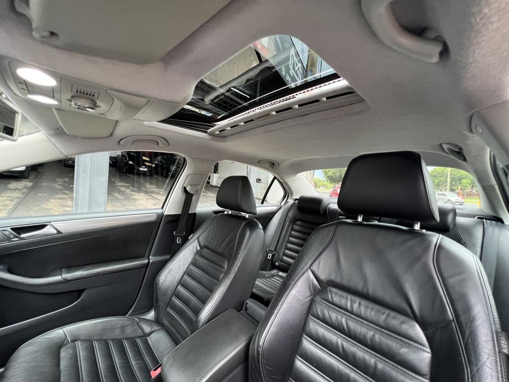 VOLKSWAGEN Jetta - Foto