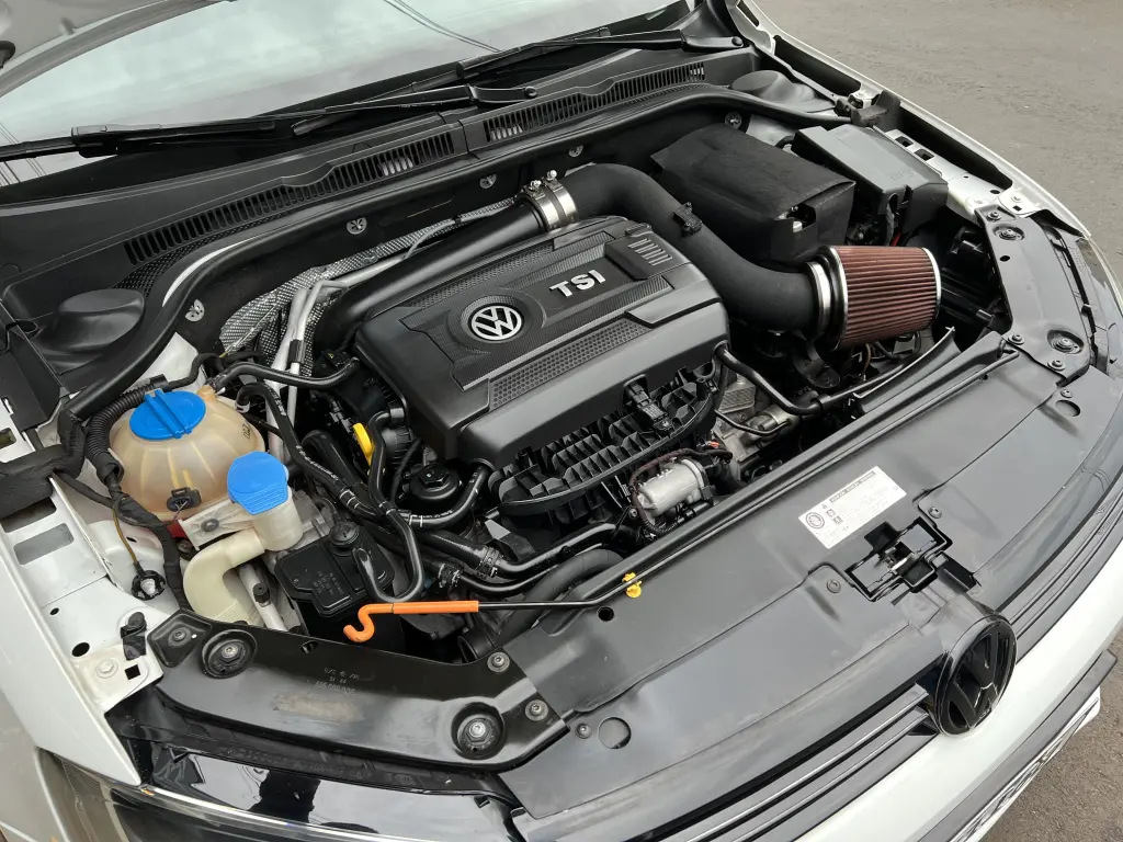 VOLKSWAGEN Jetta - Foto