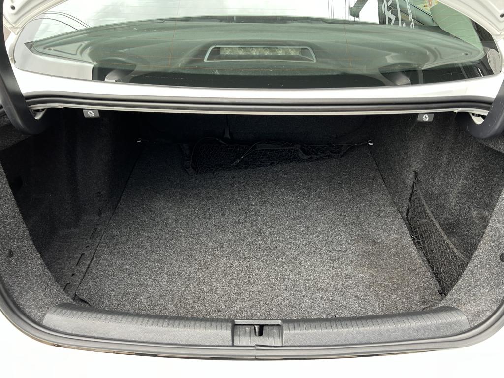 VOLKSWAGEN Jetta - Foto