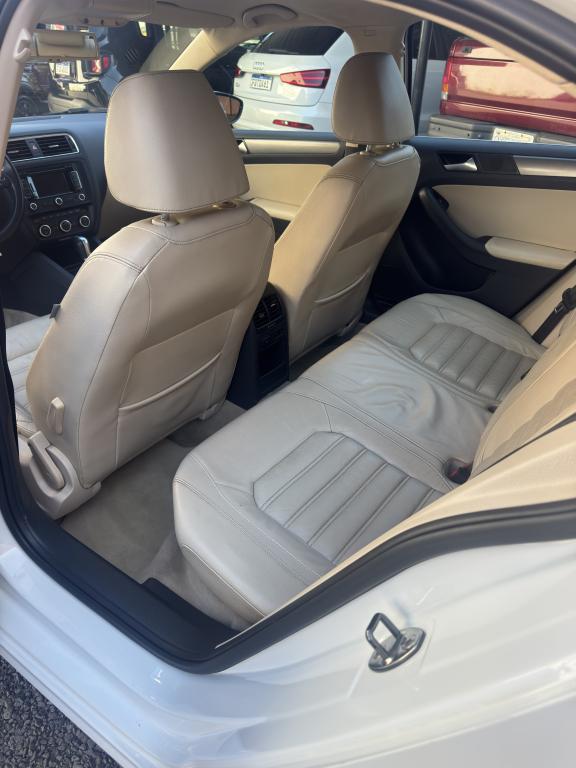 VOLKSWAGEN Jetta - Foto