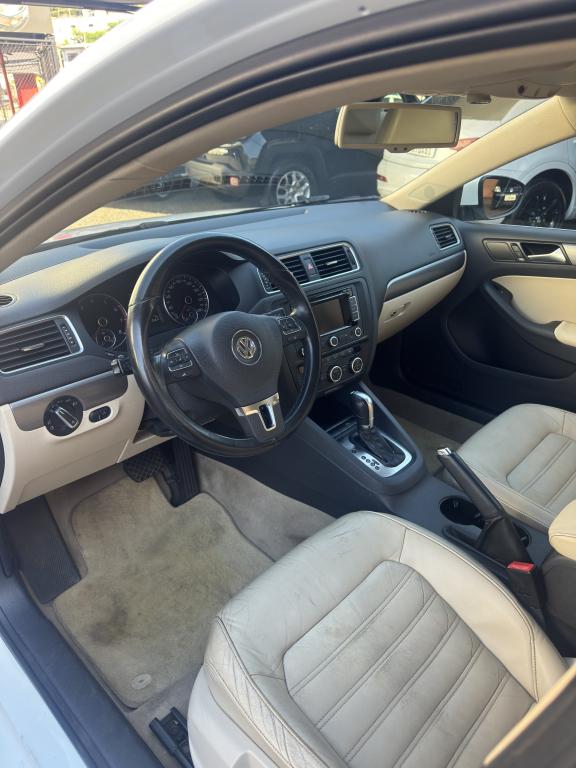 VOLKSWAGEN Jetta - Foto