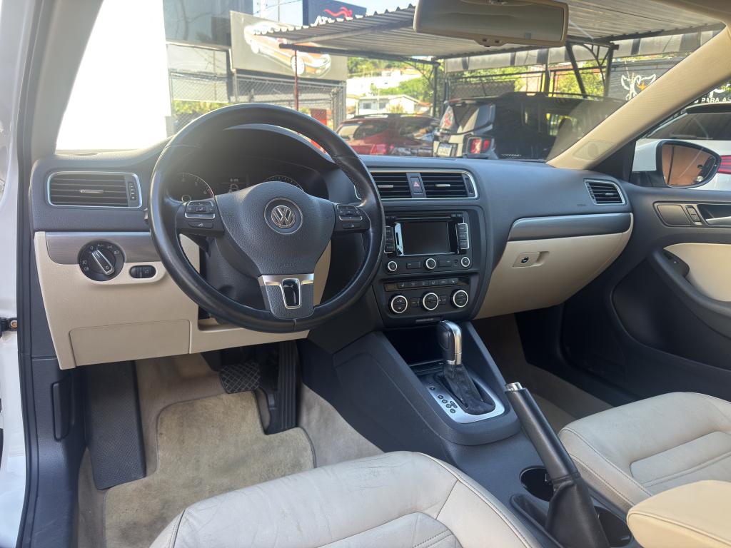 VOLKSWAGEN Jetta - Foto