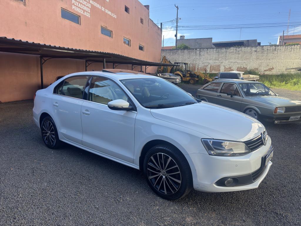 VOLKSWAGEN Jetta - Foto