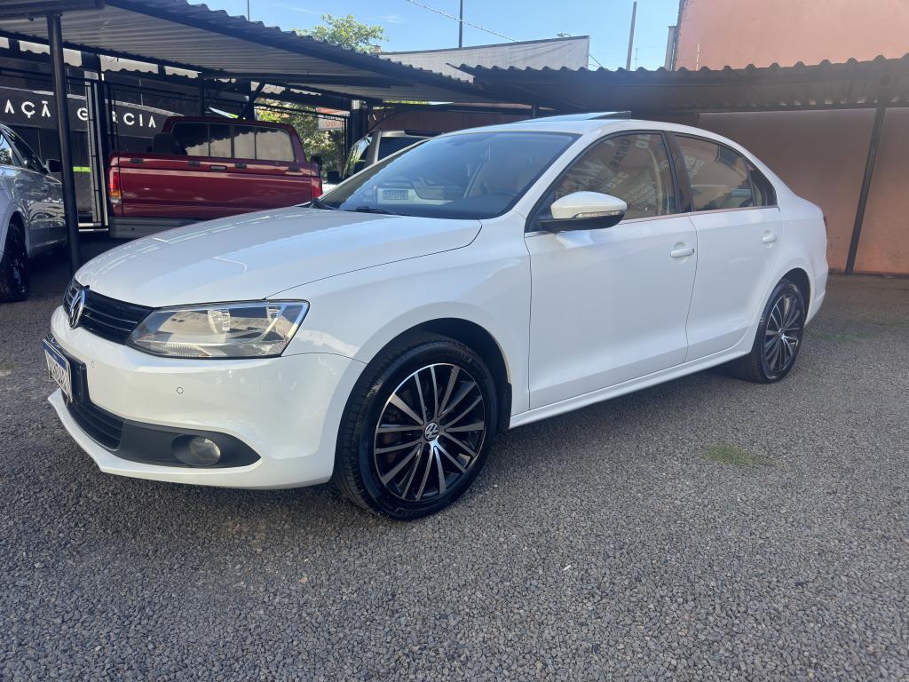 VOLKSWAGEN Jetta - Foto