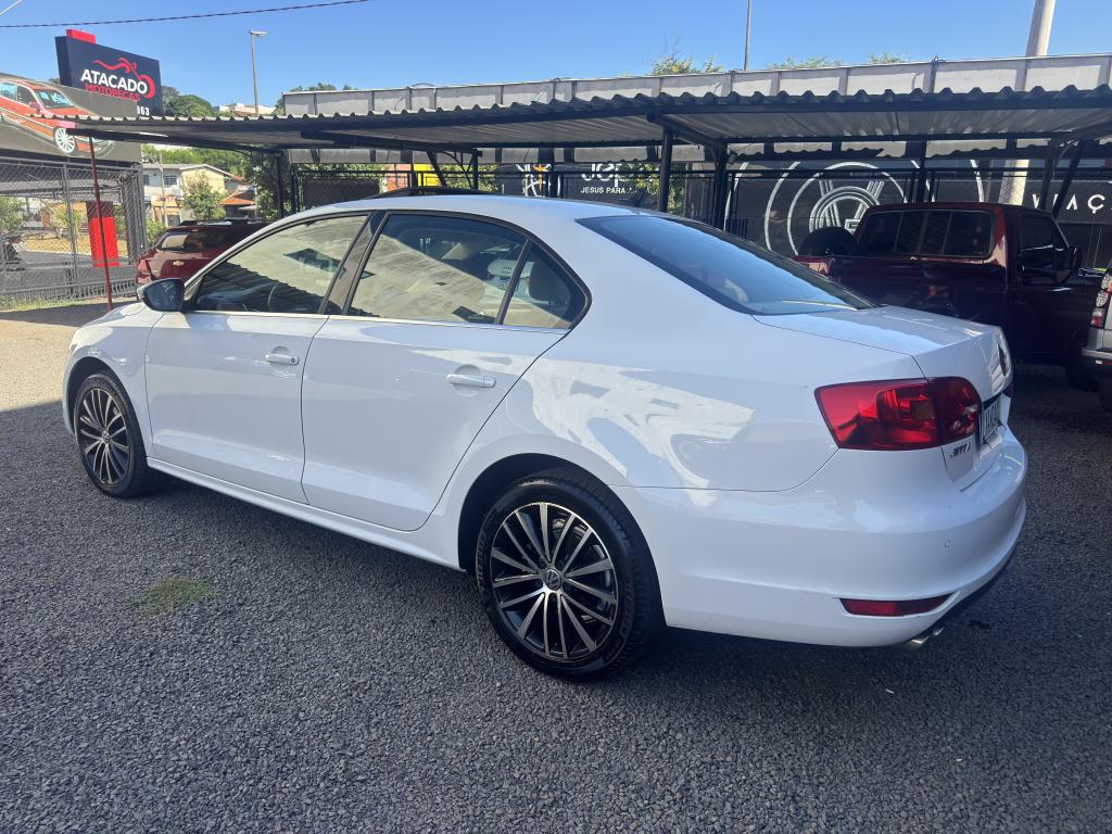 VOLKSWAGEN Jetta - Foto