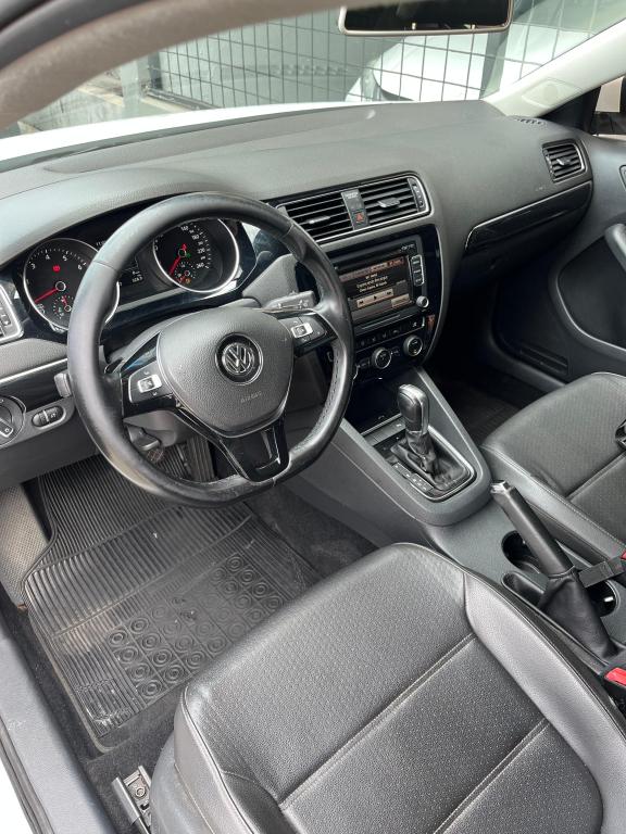 VOLKSWAGEN Jetta - Foto