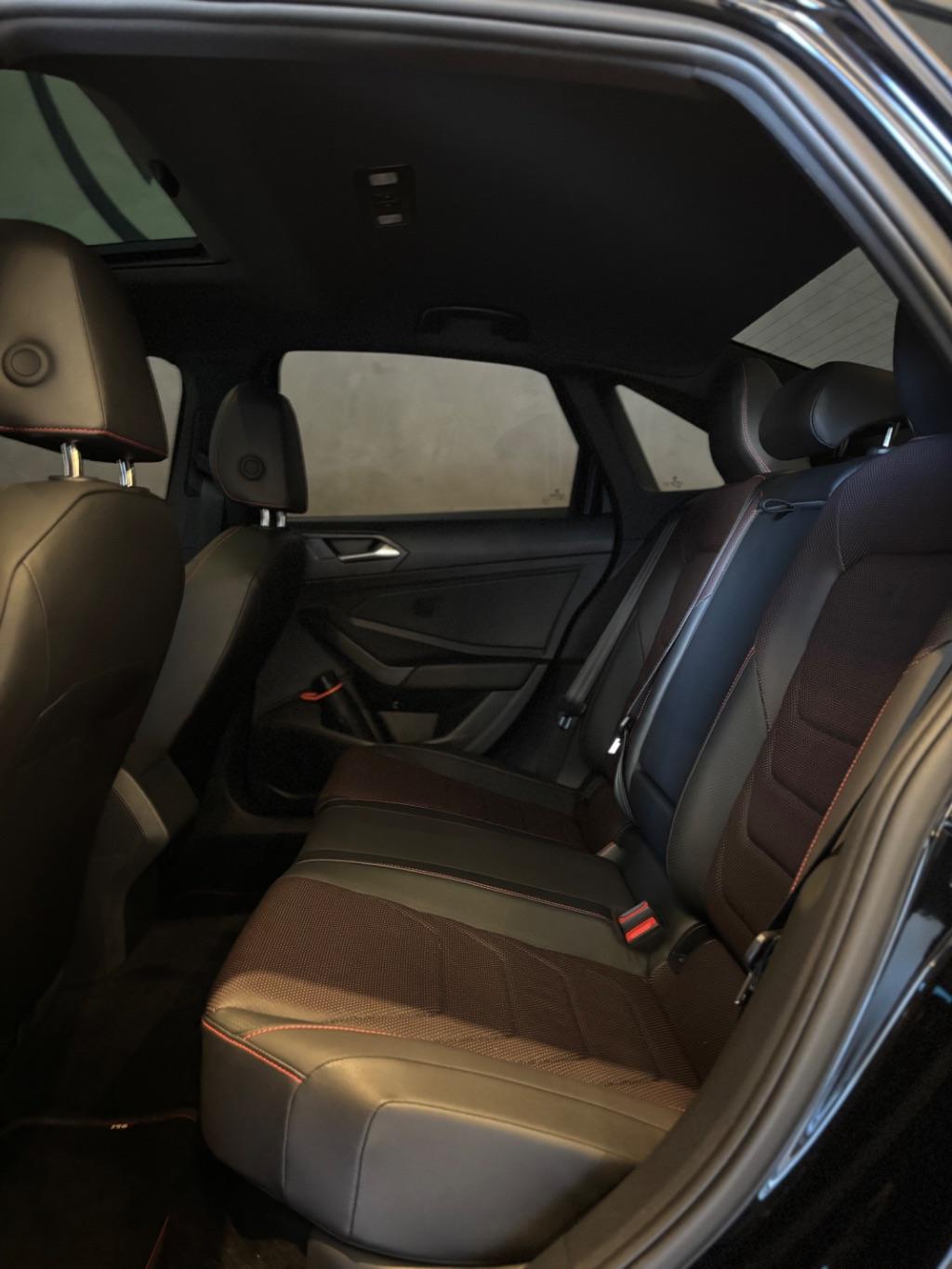 VOLKSWAGEN Jetta - Foto