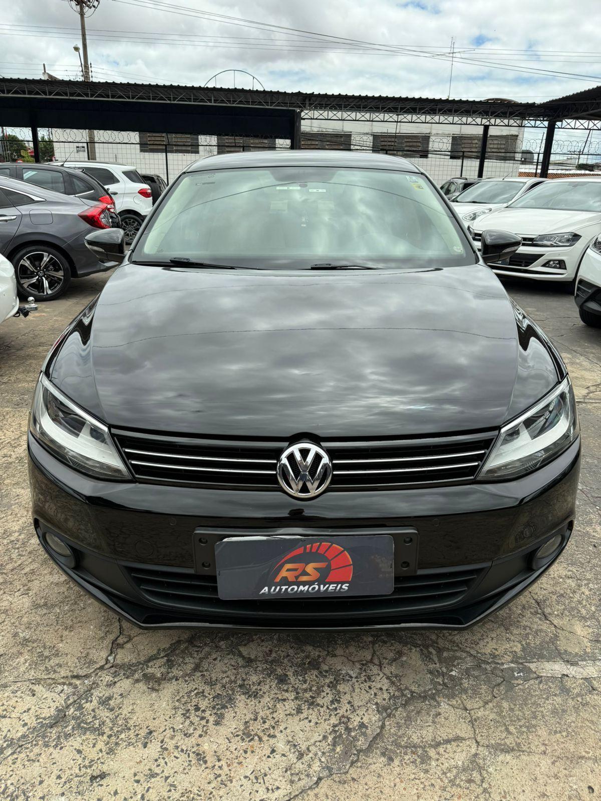 VOLKSWAGEN Jetta - Foto