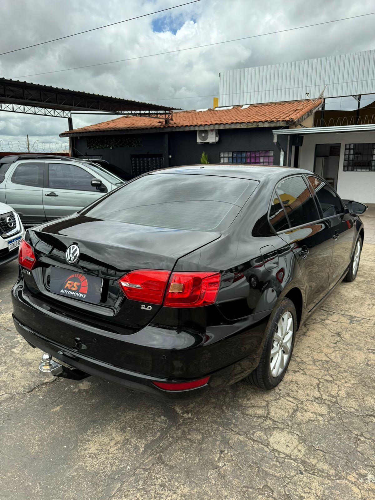 VOLKSWAGEN Jetta - Foto