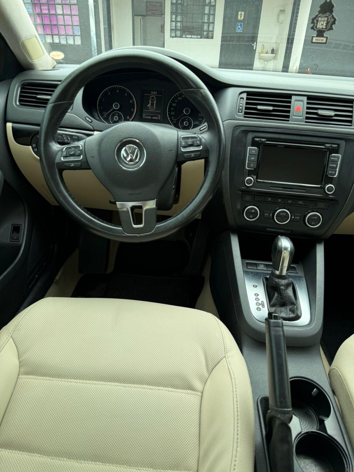 VOLKSWAGEN Jetta - Foto