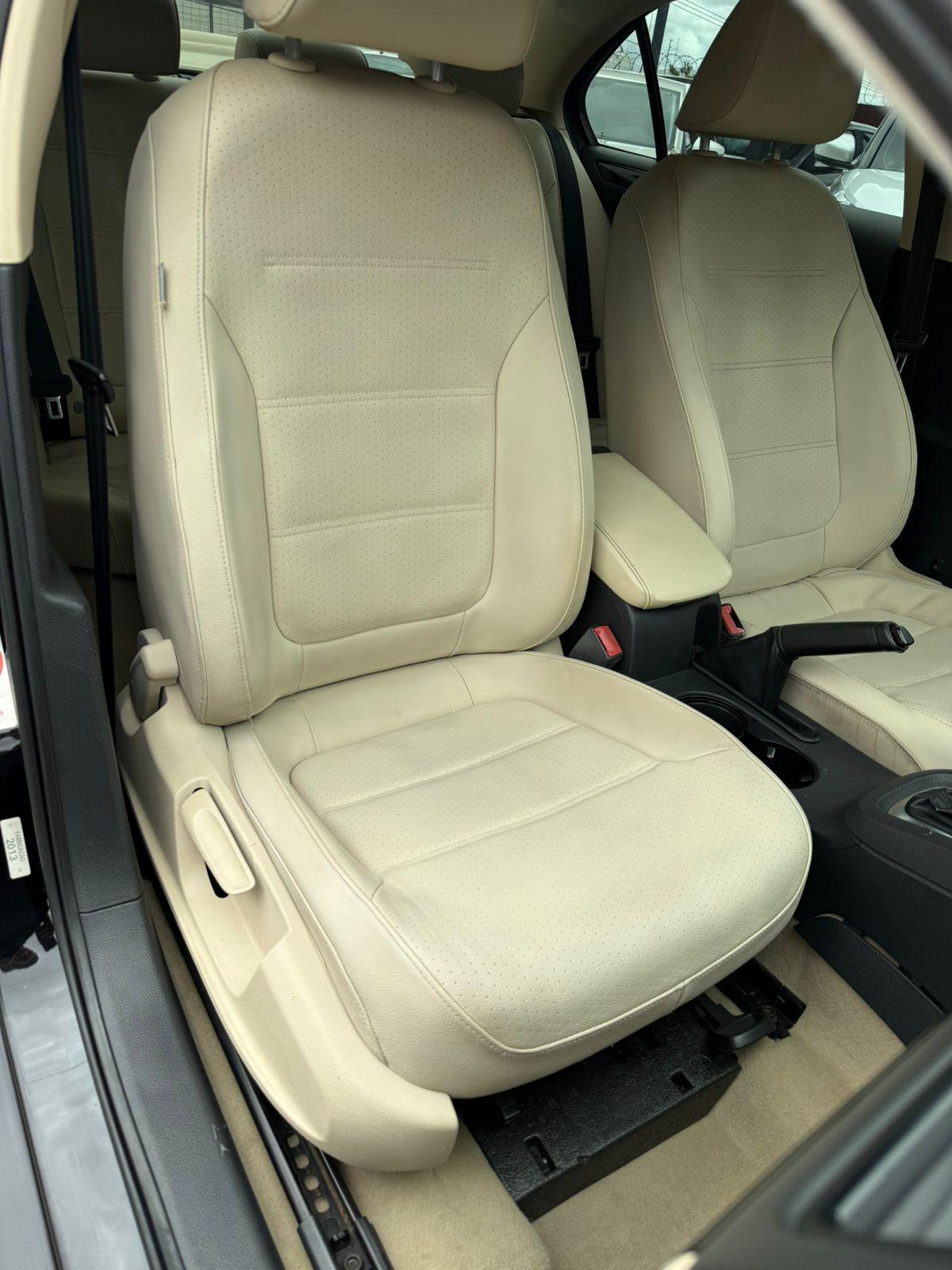 VOLKSWAGEN Jetta - Foto