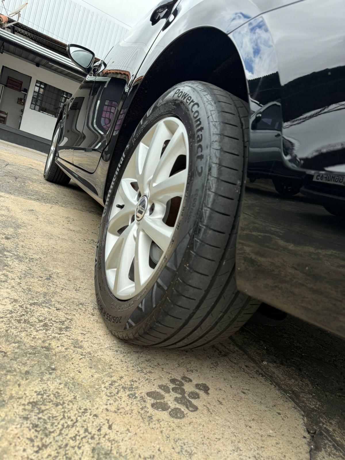 VOLKSWAGEN Jetta - Foto