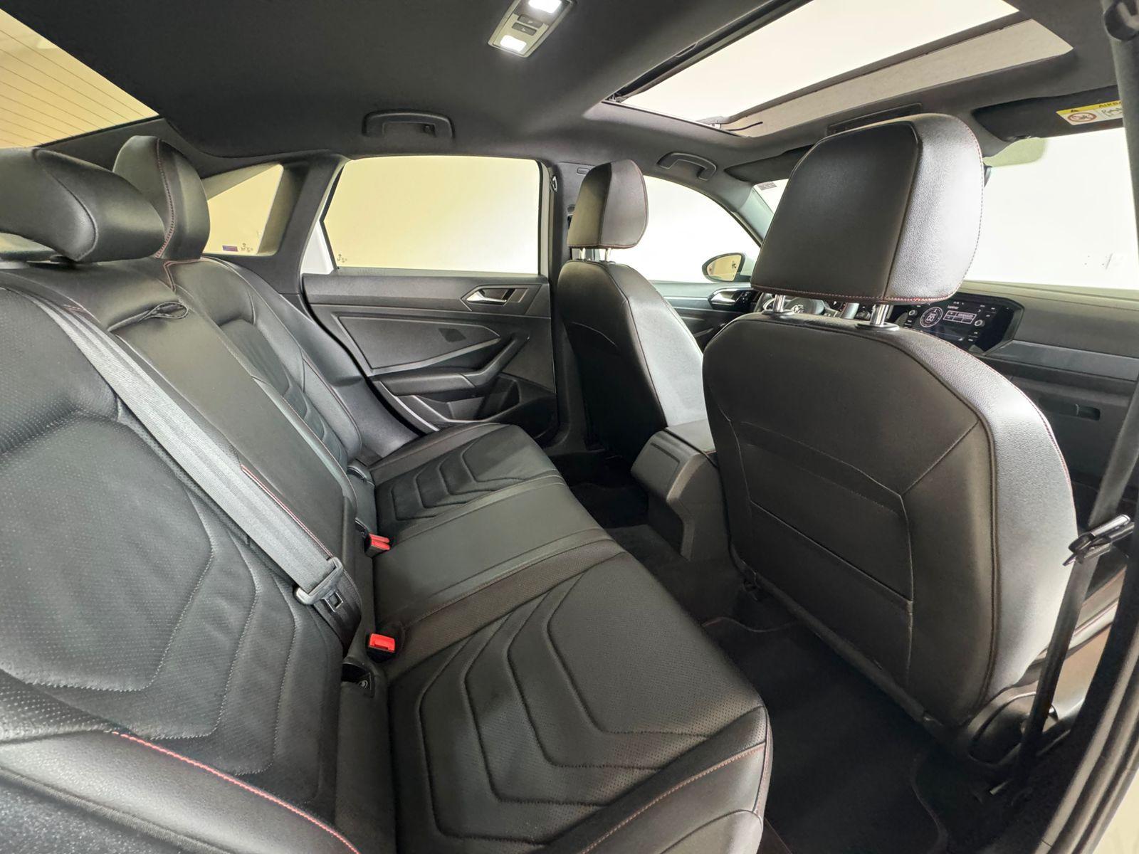 VOLKSWAGEN Jetta - Foto