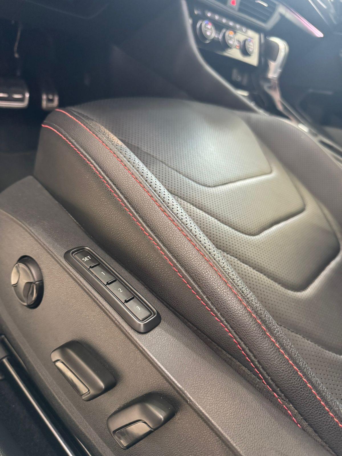 VOLKSWAGEN Jetta - Foto