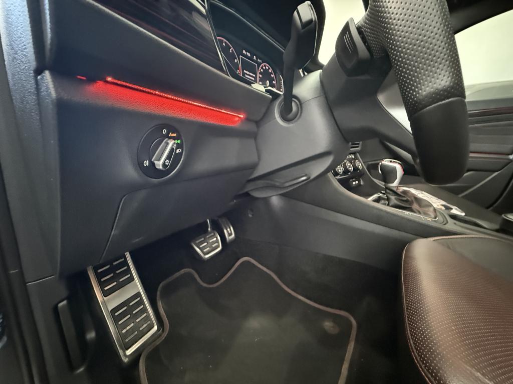 VOLKSWAGEN Jetta - Foto