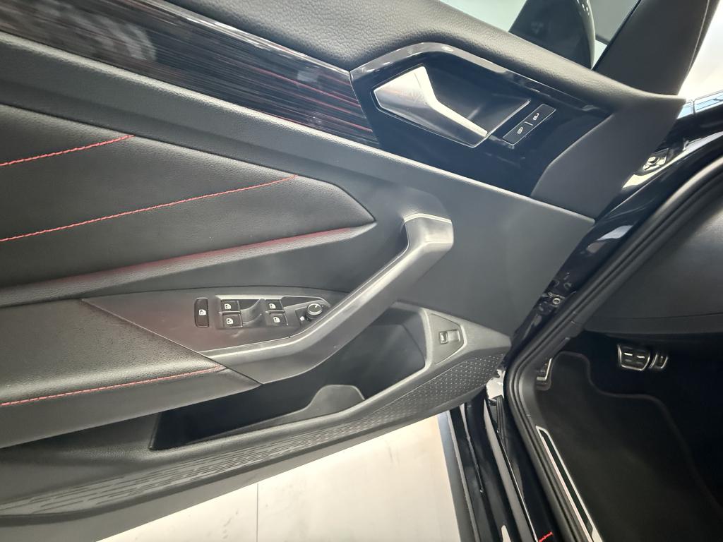 VOLKSWAGEN Jetta - Foto