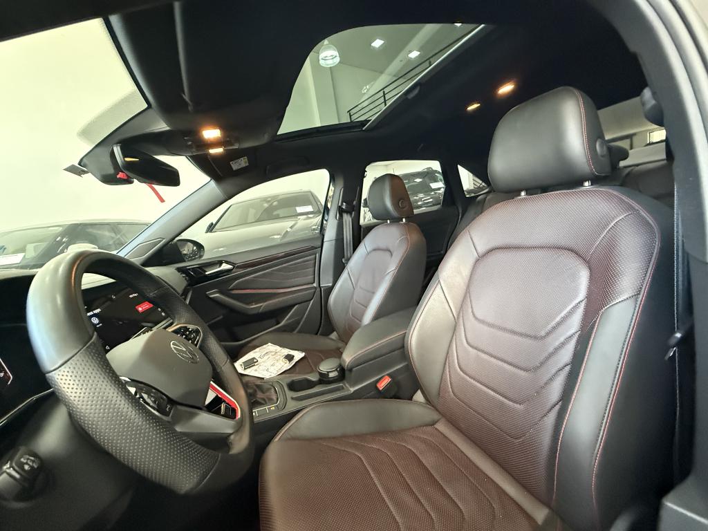 VOLKSWAGEN Jetta - Foto