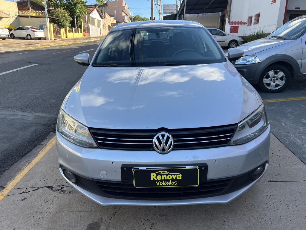 VOLKSWAGEN Jetta - Foto