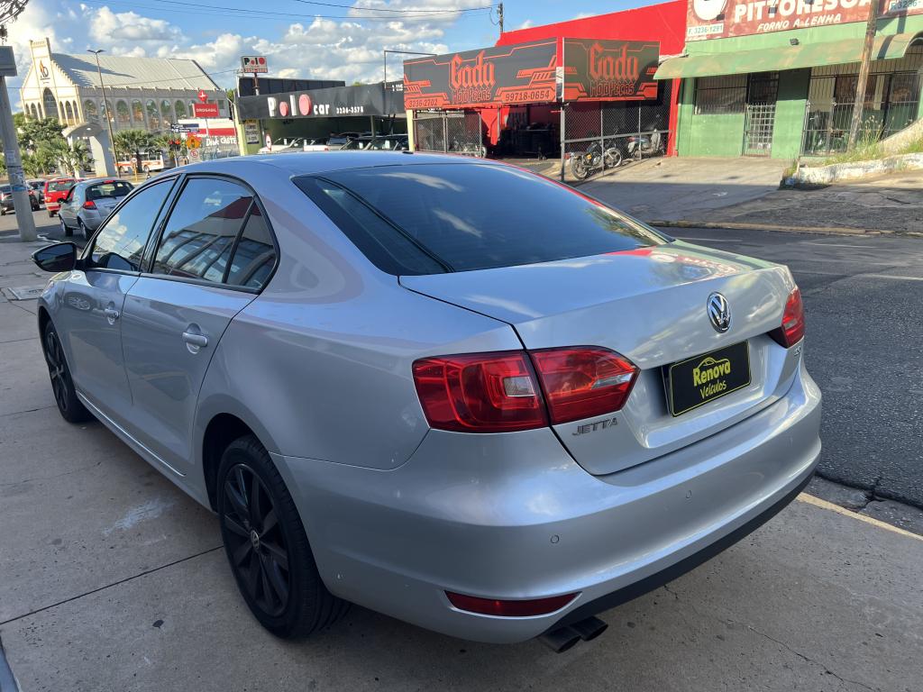 VOLKSWAGEN Jetta - Foto