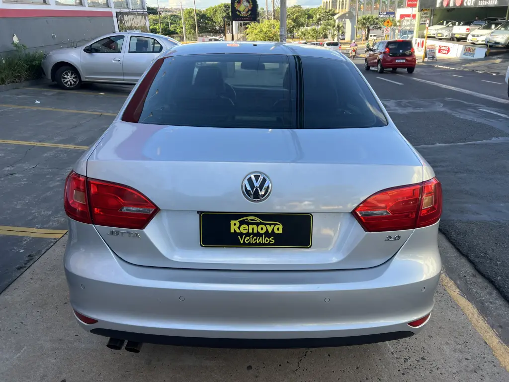 VOLKSWAGEN Jetta - Foto