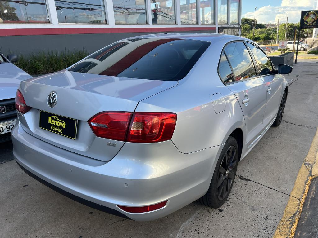 VOLKSWAGEN Jetta - Foto