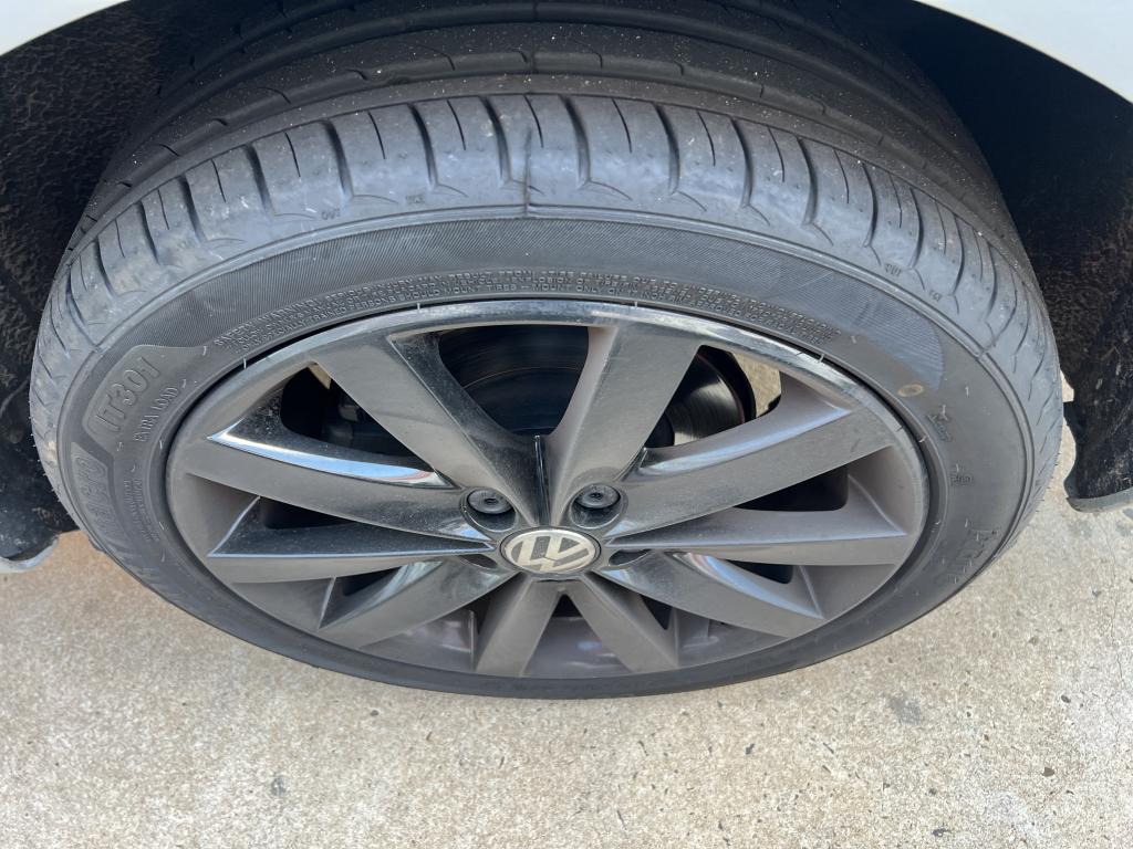 VOLKSWAGEN Jetta - Foto