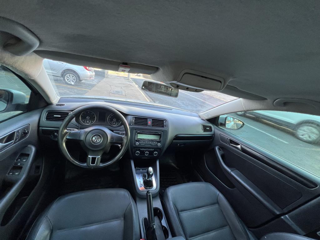 VOLKSWAGEN Jetta - Foto