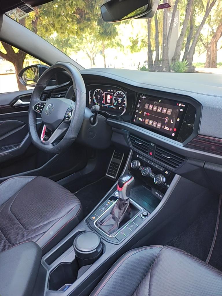 VOLKSWAGEN Jetta - Foto