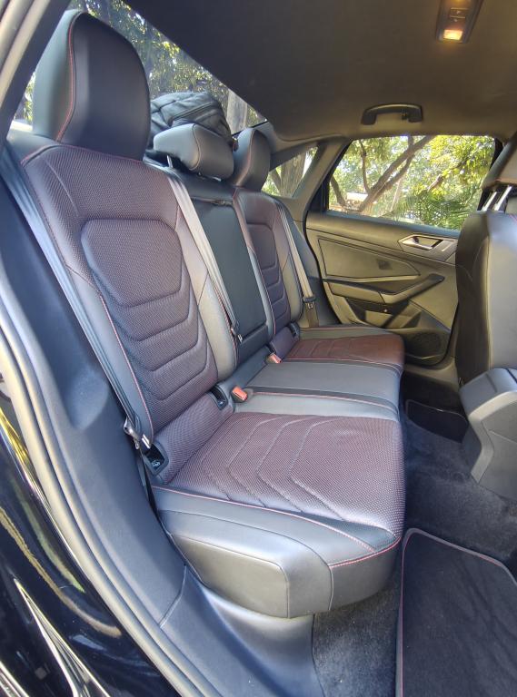 VOLKSWAGEN Jetta - Foto