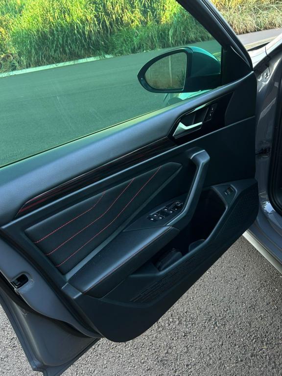 VOLKSWAGEN Jetta - Foto