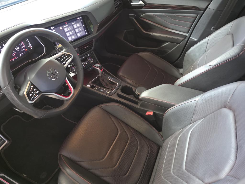 VOLKSWAGEN Jetta - Foto