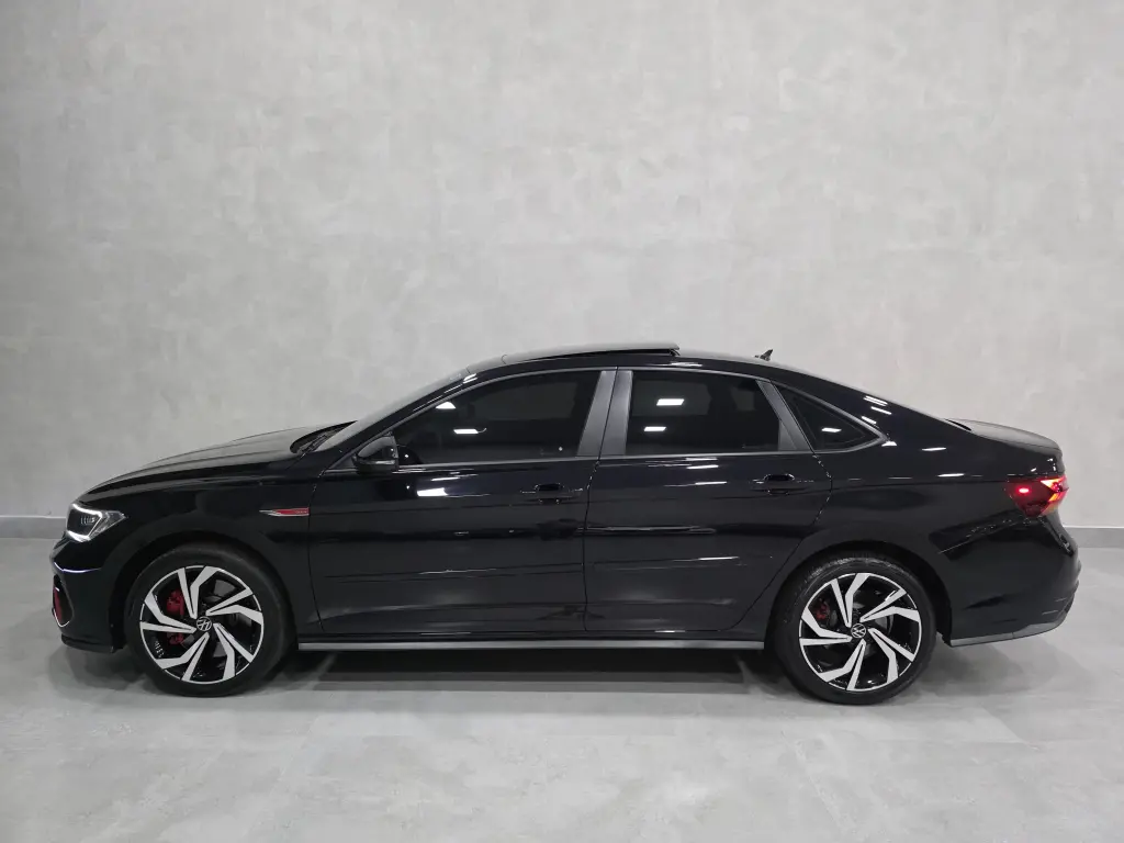 VOLKSWAGEN Jetta - Foto
