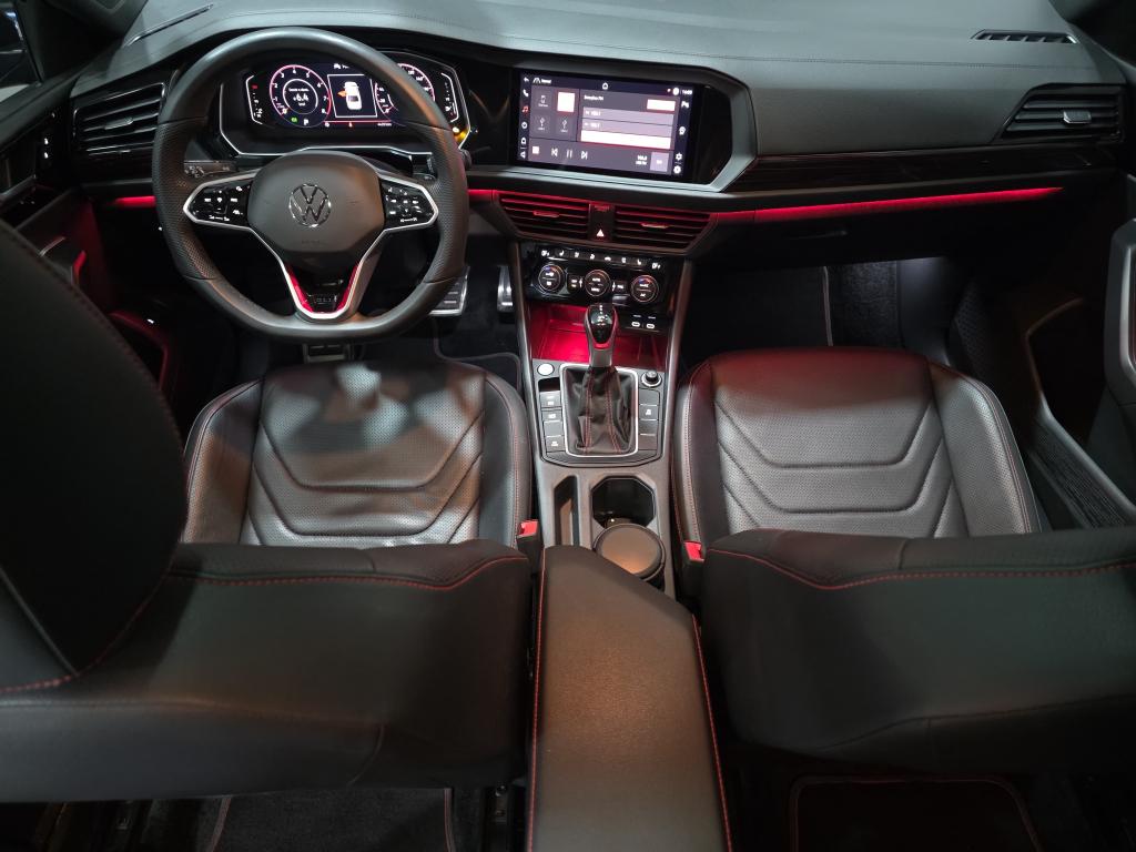 VOLKSWAGEN Jetta - Foto