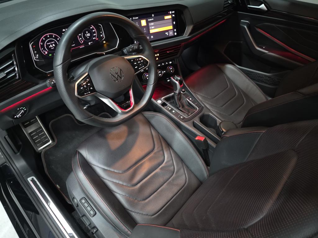 VOLKSWAGEN Jetta - Foto